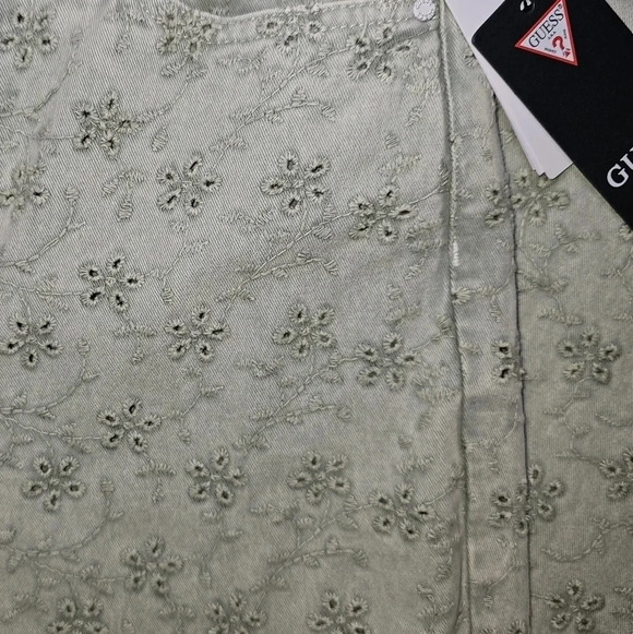 GUESS 1981 Floridada Eyelet Straight Leg Jeans - Picture 3 of 8